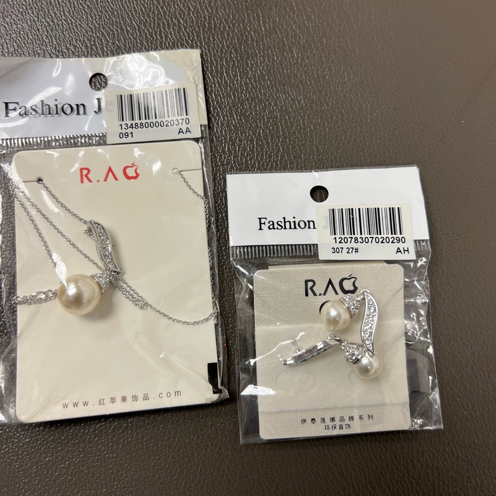 Silver and pearl costume, necklace and earring